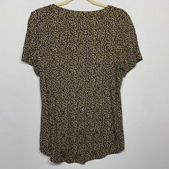 Old Navy Luxe Leopard Print Tee - Picture 6 of 6